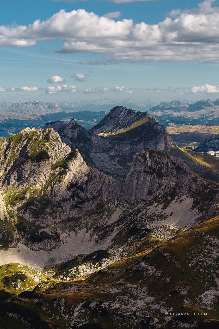 Photograph of mountains by Dejan Zakić