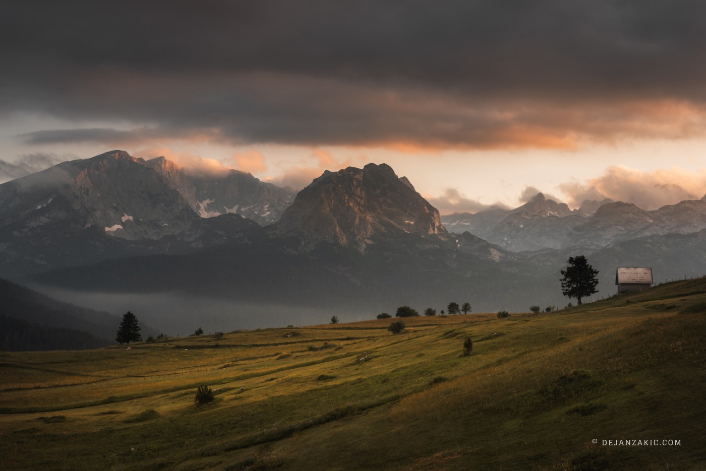 Photograph of mountains by Dejan Zakić