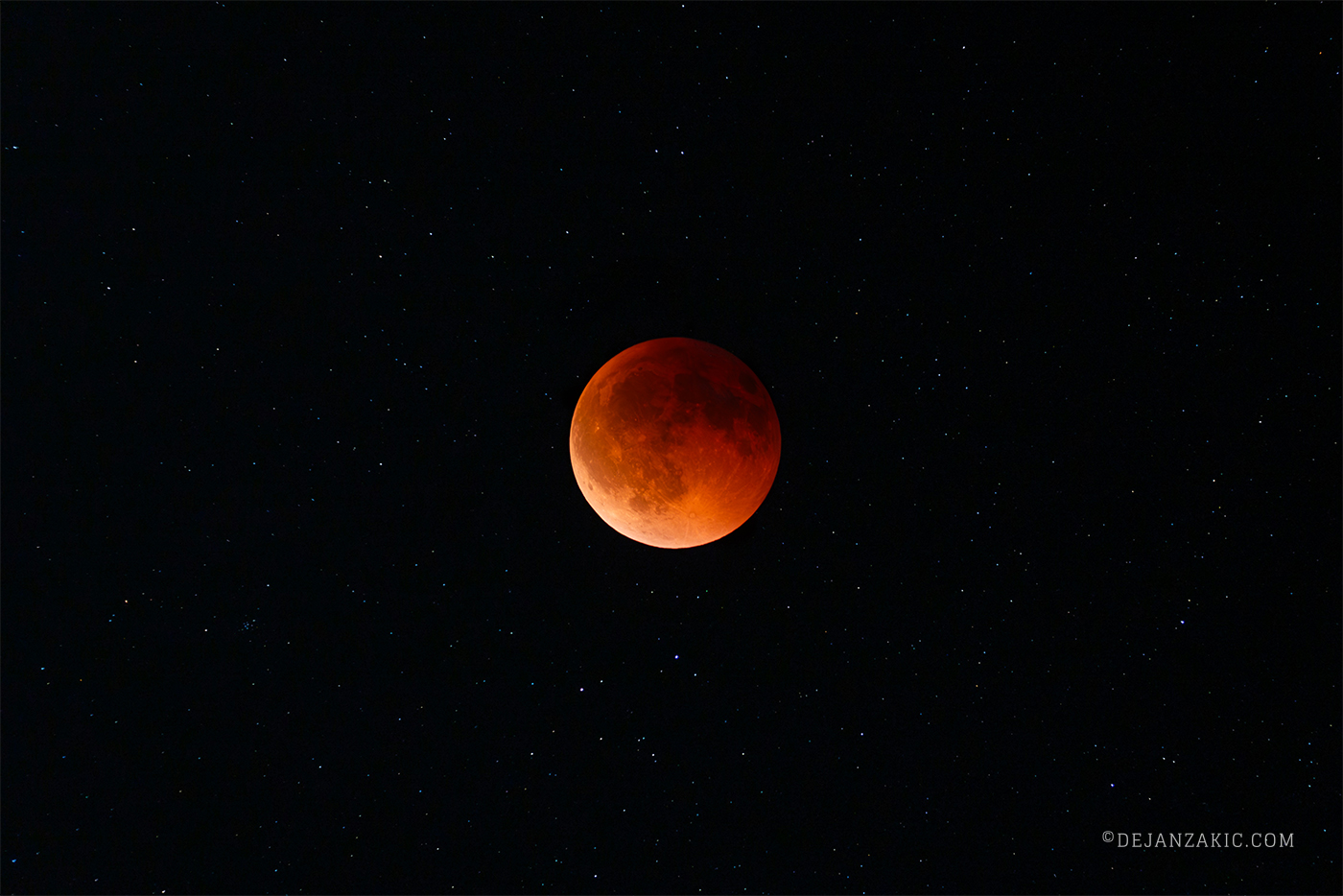 Photograph of moon by Dejan Zakić