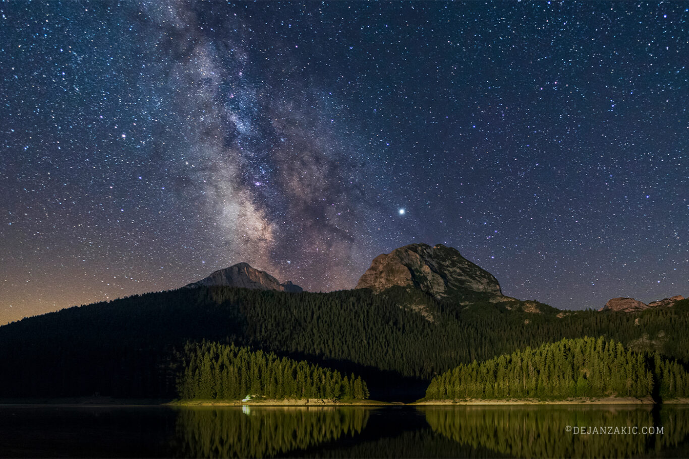 Photograph of milky way by Dejan Zakić
