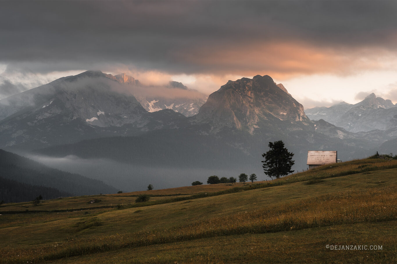 Photograph of mountains by Dejan Zakić