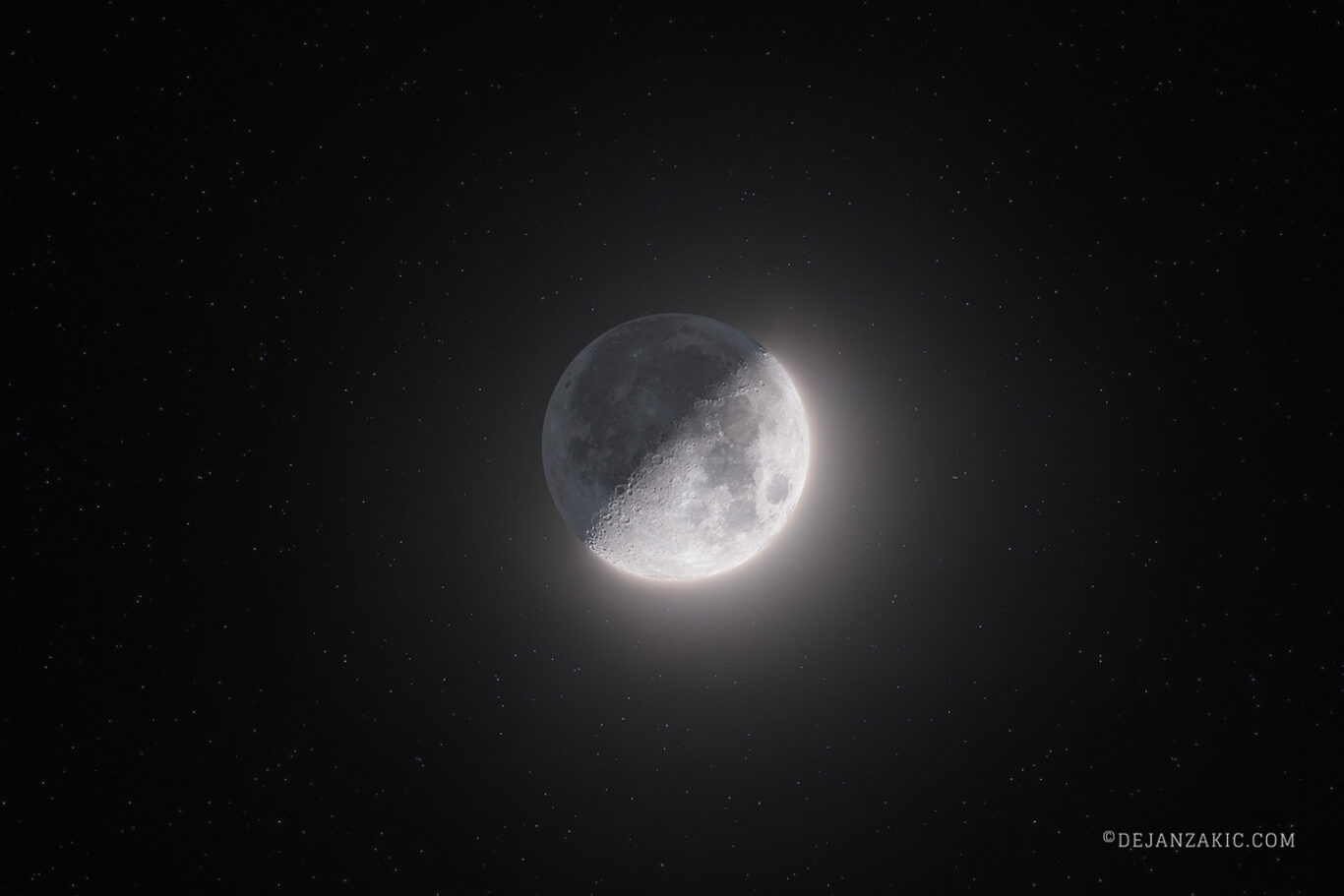 Photograph of moon by Dejan Zakić